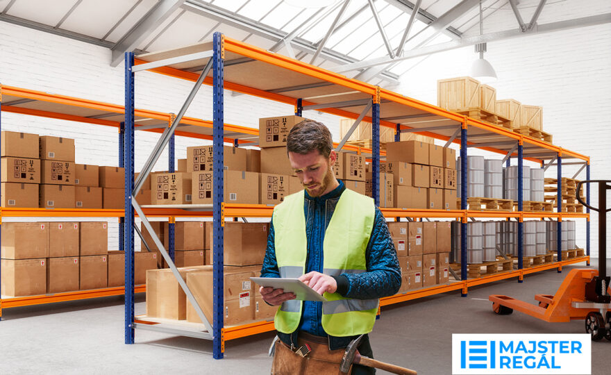 Víte, jak vybrat regály do skladu, které by zajistily vaše potřeby?