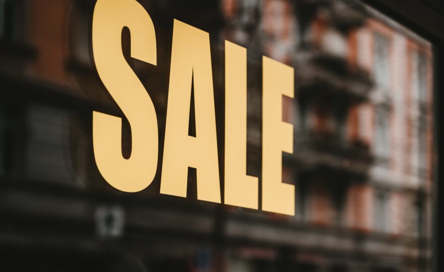 Jak ušetřit při internetových nákupech: slevy, slevové kupony a triky