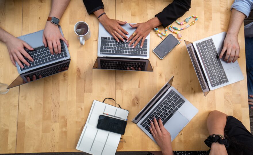 Srovnání nejlepších aplikací pro řízení projektů: vyberte tu pravou!