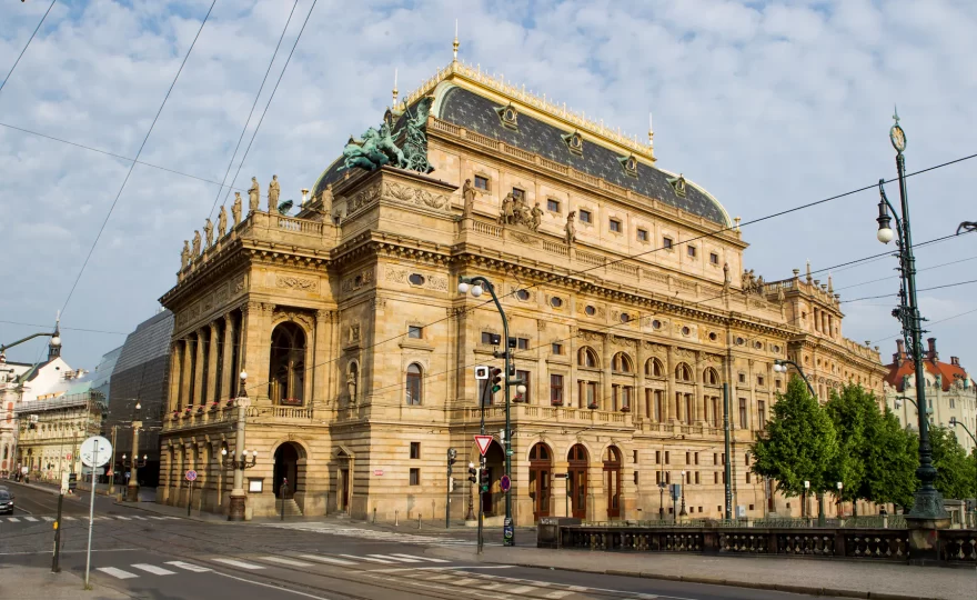 Češi znovu objevují kouzlo divadla: Národní láká rekordní davy