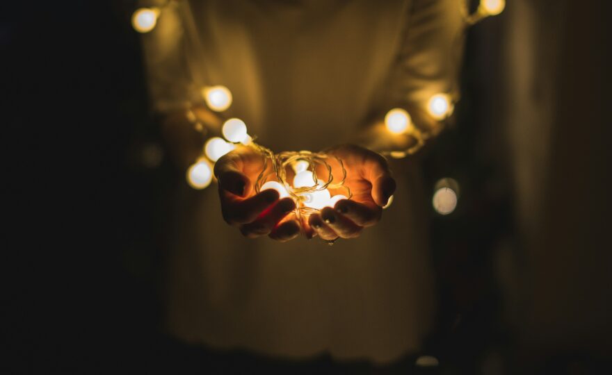 Jak zvládnout předvánoční stres a vyhnout se riziku závislostí