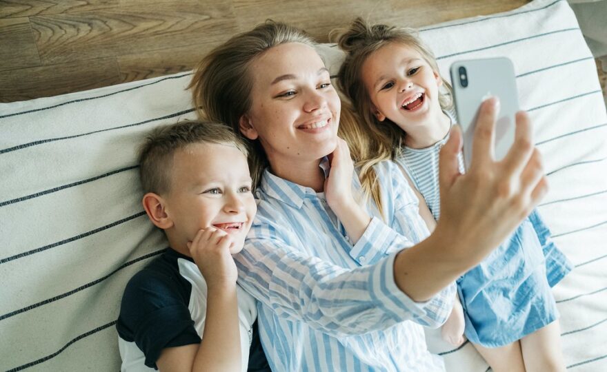 Na chalupě, na cestách i v kuchyni. Chytré technologie, které vám jarní svátky usnadní